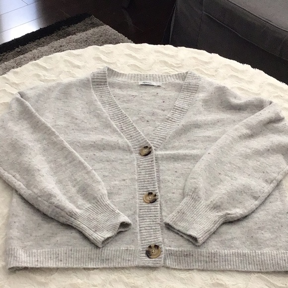 NWOT beautiful light grey sweater - Picture 2 of 5
